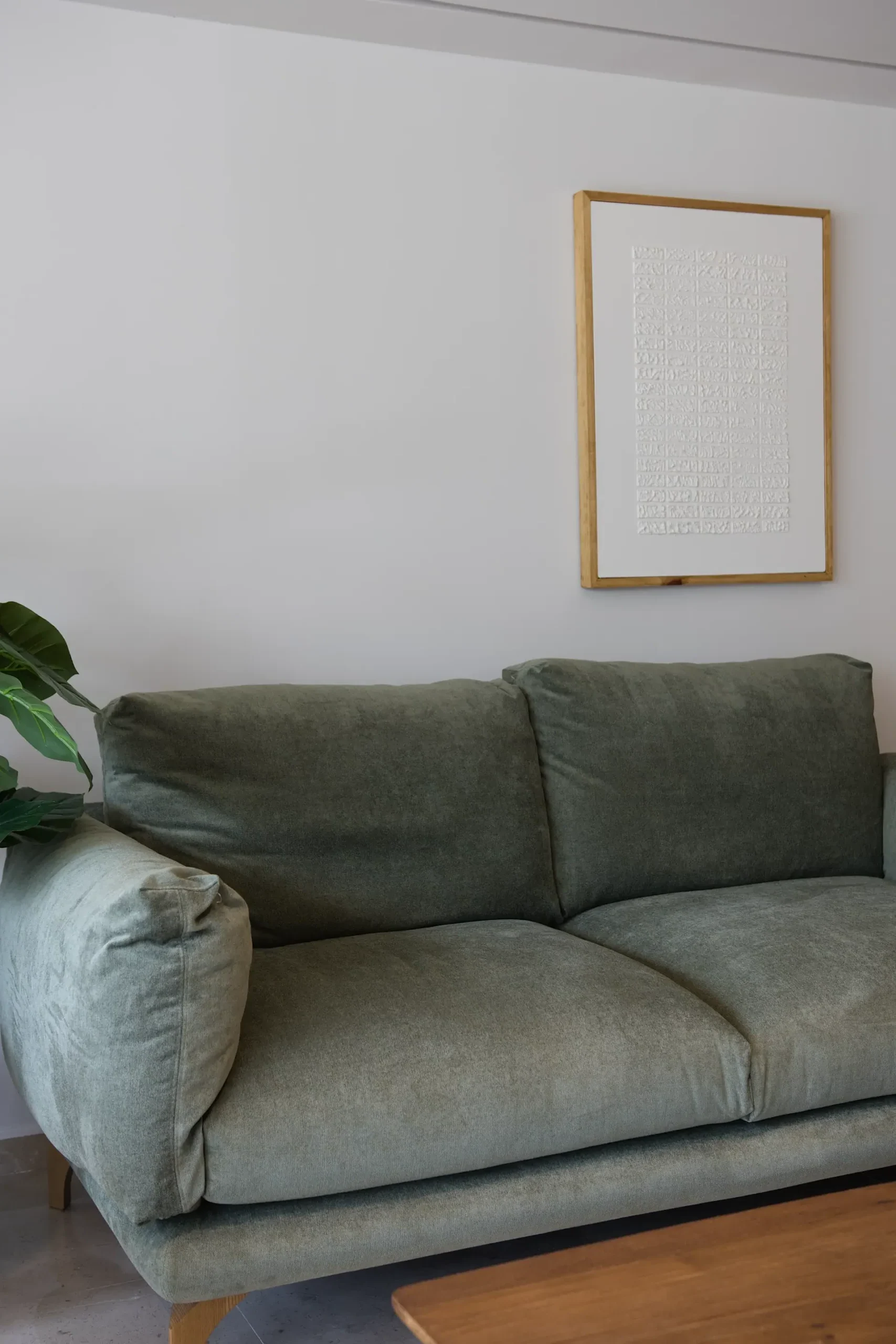 Sofá tapizado de diseño contemporáneo con acabados premium